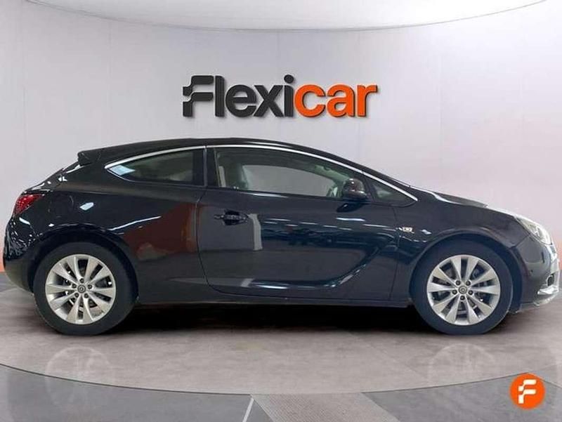 Usado Opel Astra GTC Sportive 140 CV (102 kW) 2017 Negro Utilitario