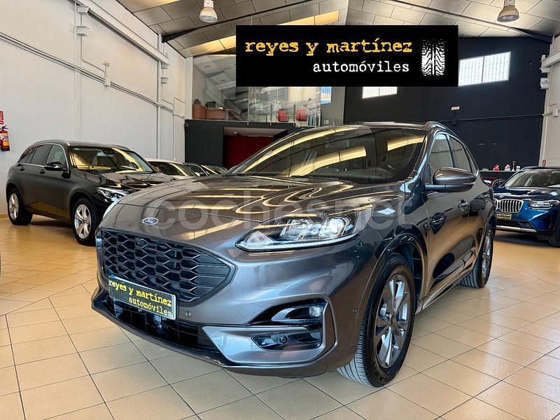 Usado Ford Kuga ST-Line 150 CV (110 kW) 2023 Gris / plata SUV