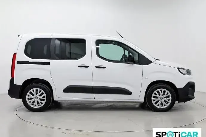 Usado Fiat Doblò 100 CV (73 kW) 2025 Blanco Monovolumen