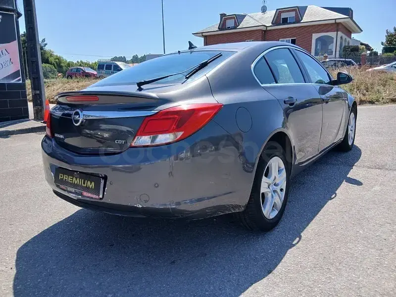 Usado Opel Insignia Cosmo 130 CV (95 kW) 2009 Gris / plata Berlina