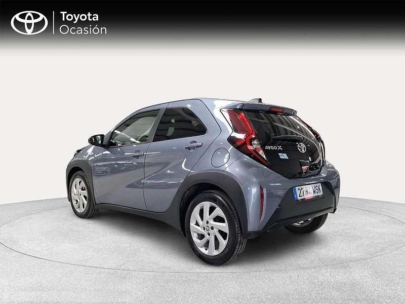Usado Toyota Aygo X Play 72 CV (52 kW) 2024 Gris SUV