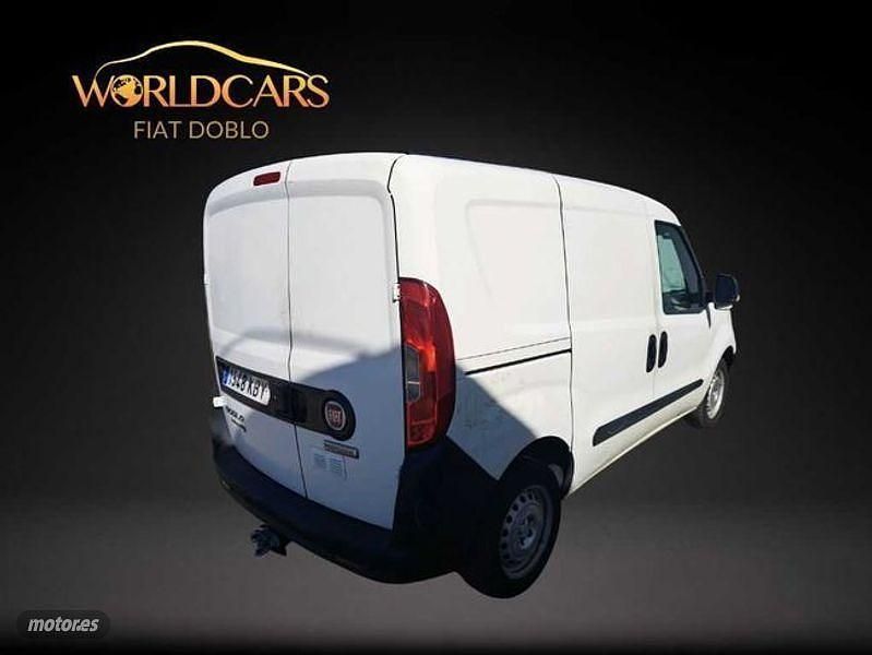 Usado Fiat Doblò 95 CV (69 kW) 2017 Blanco Monovolumen