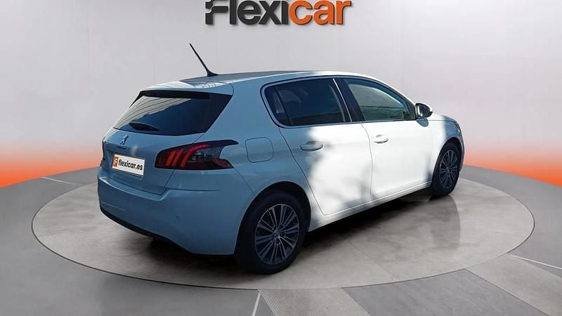 Usado Peugeot 308 Allure 131 CV (96 kW) 2020 Blanco Utilitario
