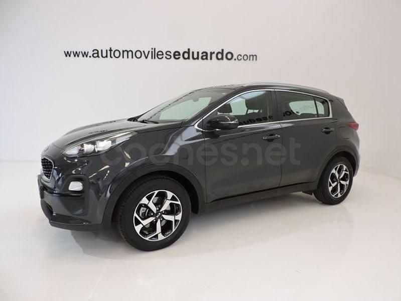 Usado Kia Sportage 136 CV (100 kW) 2021 Gris / plata SUV