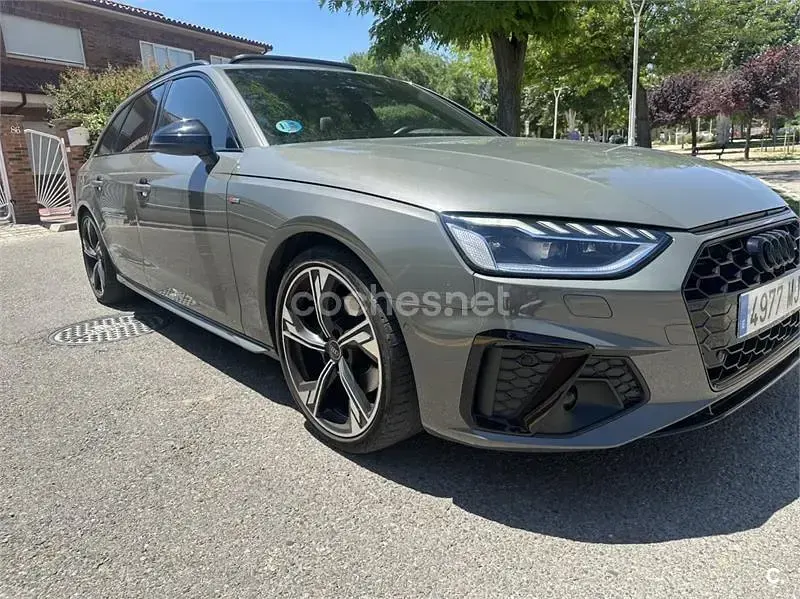 Usado Audi A4 Ambiente 163 CV (119 kW) 2023 Gris / plata Familiar