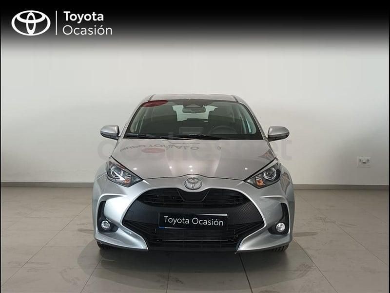 Usado Toyota Yaris Hybrid Active 116 CV (85 kW) 2025 Gris / plata Berlina