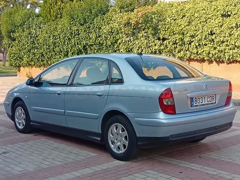 Usado Citroën C5 117 CV (86 kW) 2003 Azul Berlina