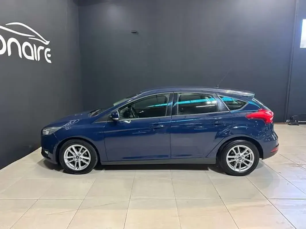 Usado Ford Focus 125 CV (91 kW) 2015 Azul Berlina