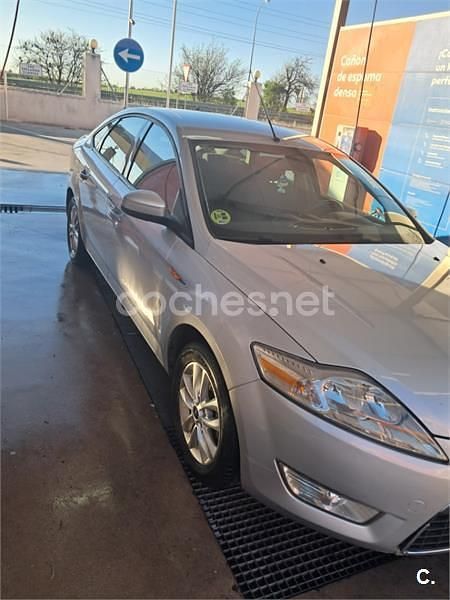 Usado Ford Mondeo Trend 140 CV (102 kW) 2010 Gris / plata Berlina