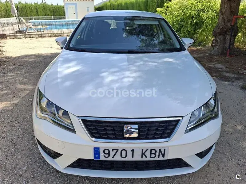 Usado Seat Leon Reference 110 CV (80 kW) 2017 Blanco Berlina
