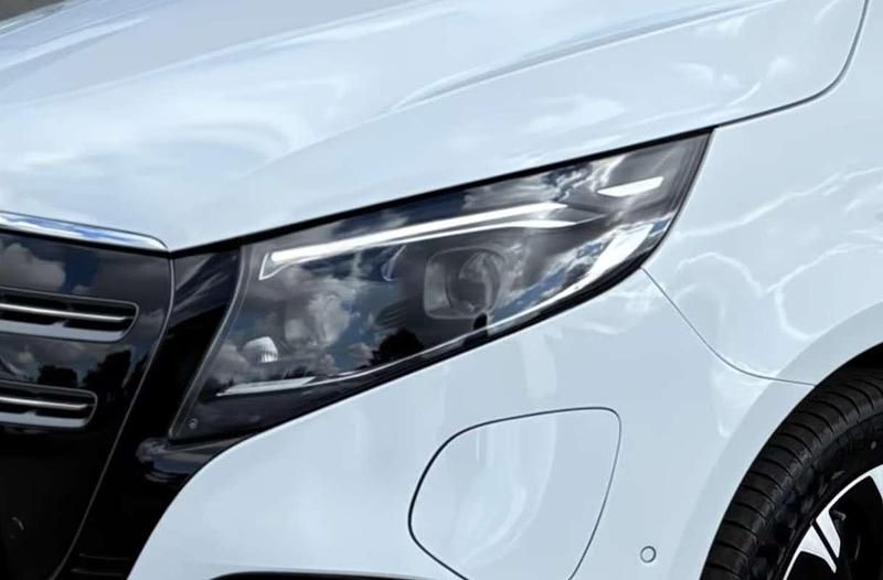 Usado Mercedes EQV300 150 kW (204 CV) 2024 Blanco Van