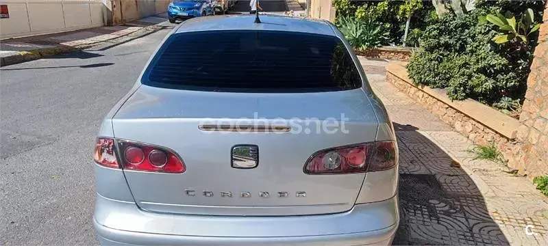 Usado Seat Cordoba Reference 100 CV (73 kW) 2007 Gris / plata Berlina