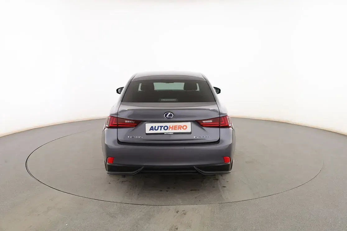 Usado Lexus IS300h Executive Line 223 CV (164 kW) 2015 Gris Berlina
