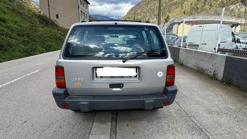 Usado Jeep Grand Cherokee Laredo 185 CV (136 kW) 1993 Gris SUV