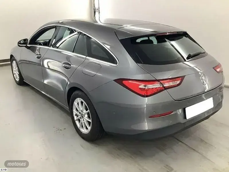 Usado Mercedes CLA200 136 CV (100 kW) 2022 Gris Coupe