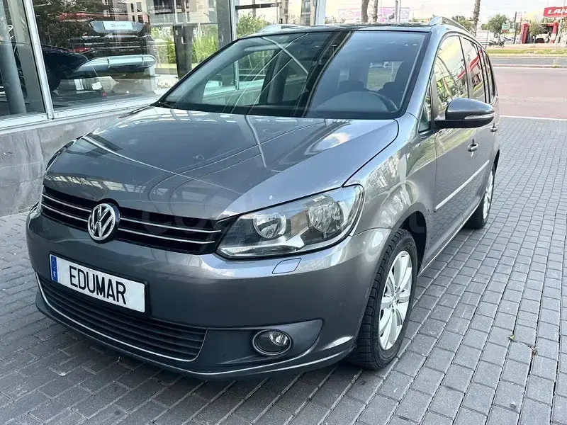 Usado VW Touran Advance 140 CV (102 kW) 2011 Gris / plata Monovolumen