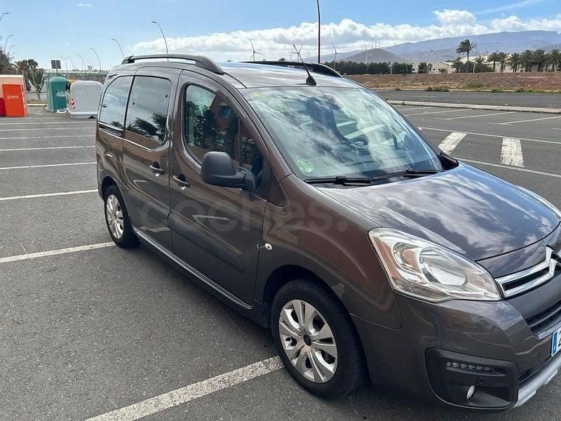 Usado Citroën Berlingo Feel 100 CV (73 kW) 2018 Gris / plata Monovolumen