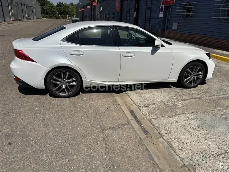 Usado Lexus IS300h Executive Line 223 CV (164 kW) 2017 Blanco Berlina