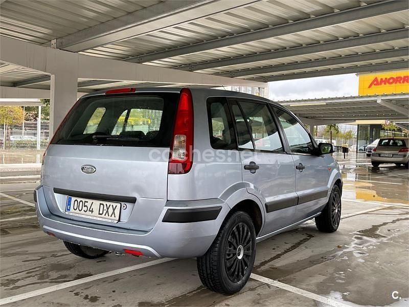 Usado Ford Fusion Trend 80 CV (58 kW) 2006 Gris / plata Utilitario