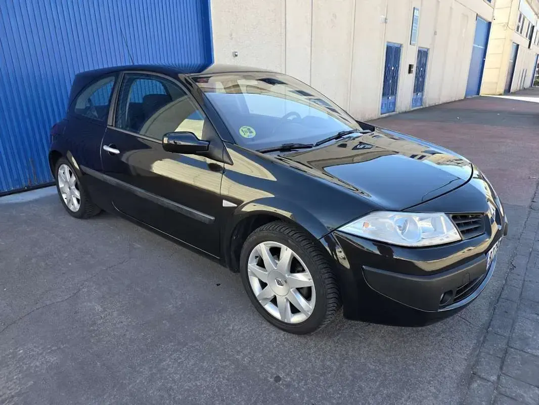 Usado Renault Mégane Dynamique 131 CV (96 kW) 2008 Negro Utilitario