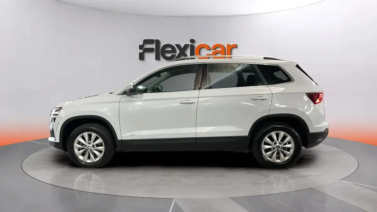 Usado Skoda Karoq Ambition 150 CV (110 kW) 2023 Blanco SUV