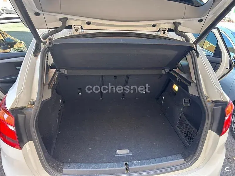 Usado BMW 225 Active Tourer iPerformance 224 CV (164 kW) 2019 Blanco Monovolumen