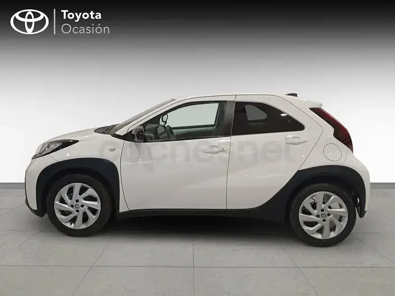Usado Toyota Aygo X 72 CV (52 kW) 2025 Blanco SUV