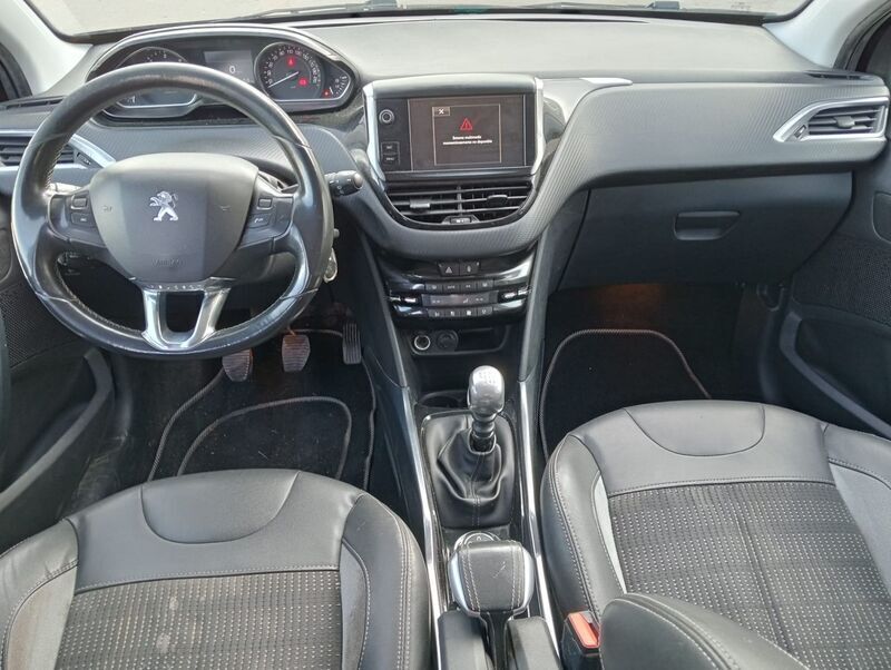 Negro Usado 2015 Peugeot 2008 Allure SUV | 9900 € (Precio justo) - Imagen 1/4
