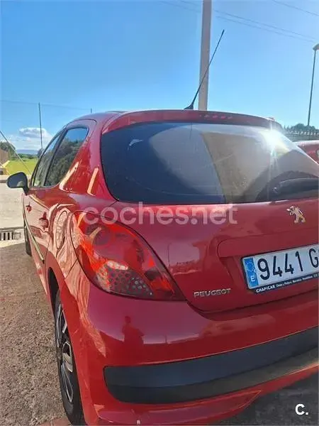 Usado Peugeot 207 70 CV (51 kW) 2008 Rojo Berlina