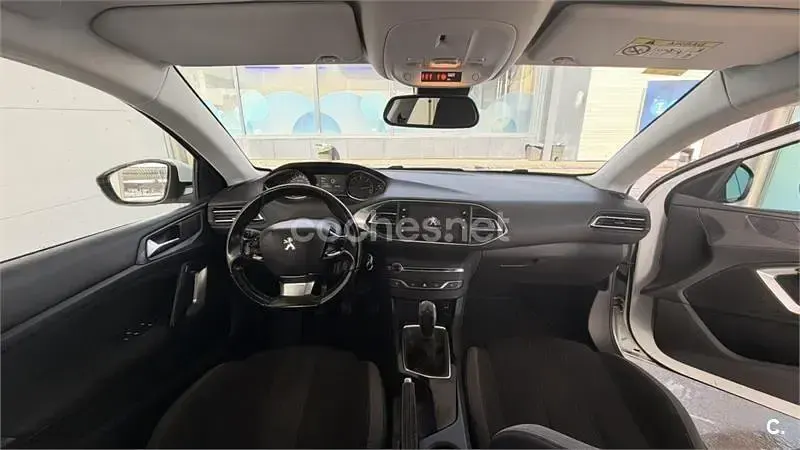 Usado Peugeot 308 Style 100 CV (73 kW) 2016 Blanco Berlina