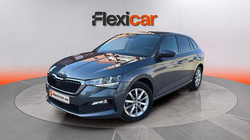 Usado Skoda 110 R Ambition 150 CV (110 kW) 2021 Gris Berlina