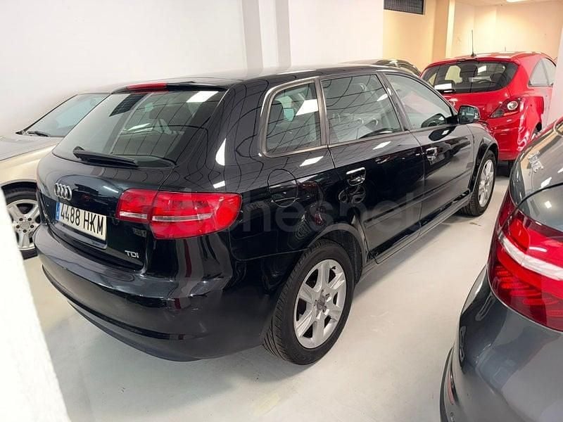 Usado Audi A3 Attraction 105 CV (77 kW) 2012 Negro Utilitario