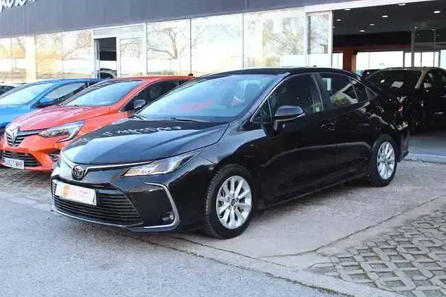 Begagnad Toyota Corolla Sol 126 HK (92 kW) 2023 Svart Sedan