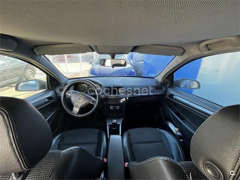 Usado Opel Astra Cosmo 100 CV (73 kW) 2005 Gris / plata Berlina
