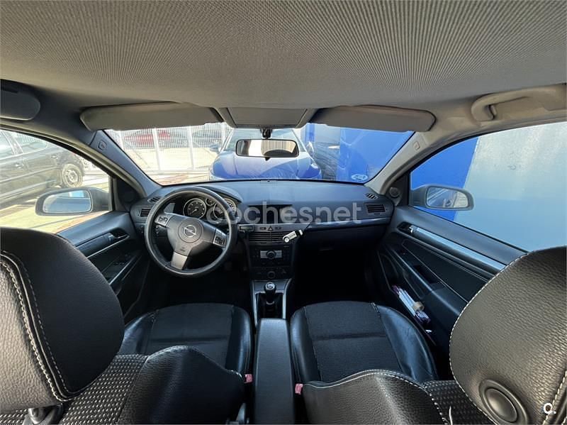 Usado Opel Astra Cosmo 100 CV (73 kW) 2005 Gris / plata Berlina
