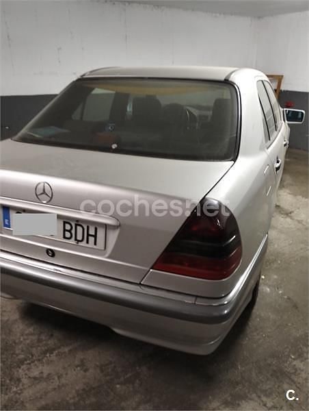 Usado Mercedes C240 Elegance 170 CV (125 kW) 2000 Gris / plata Berlina