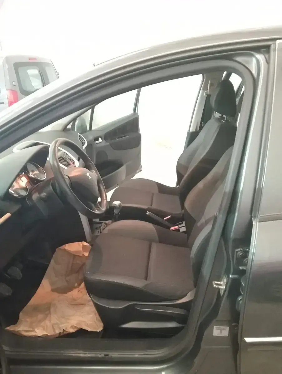Begagnad Peugeot 207 CC 120 HK (88 kW) 2012 Grå Cab