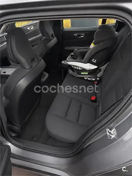 Usado Volvo V60 Momentum 150 CV (110 kW) 2019 Gris / plata Familiar