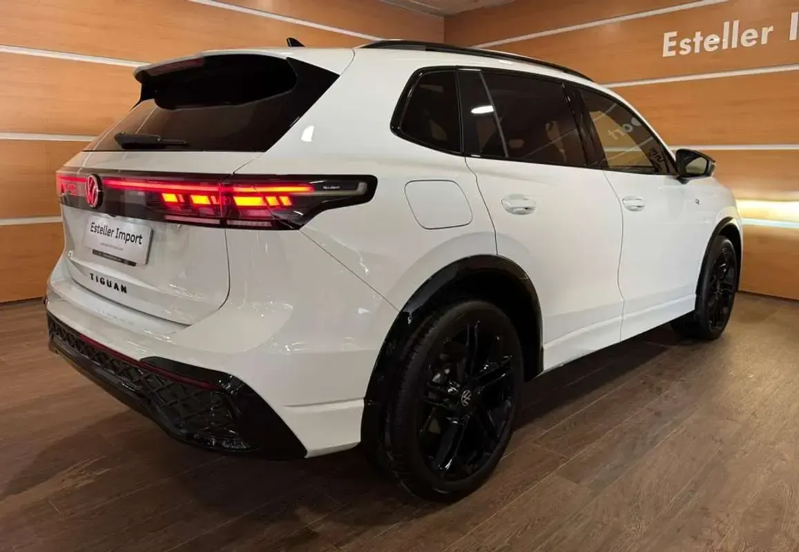 Usado VW Tiguan R-line 150 CV (110 kW) 2025 Blanco SUV