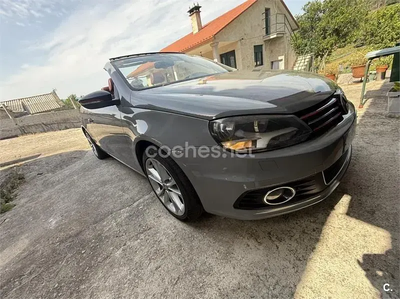 Usado VW Eos Sport 140 CV (102 kW) 2011 Gris / plata Descapotable