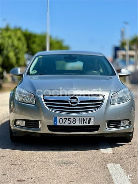 Usado Opel Insignia Selective 130 HP (95 kW) 2013 Cinzento Sedan