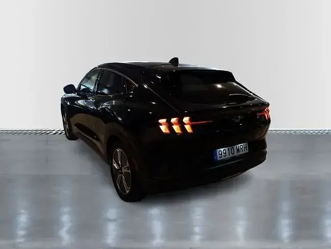 Usado Ford Mustang Mach-E 197 kW (268 CV) 2024 Negro shadow (especial) SUV