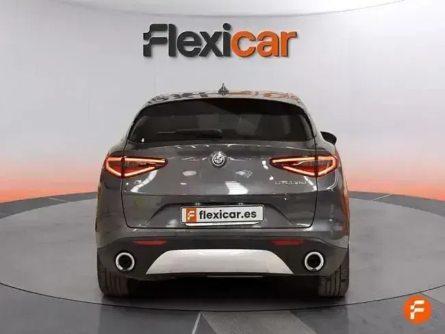 Usado Alfa Romeo Stelvio Executive 210 CV (154 kW) 2019 Gris SUV