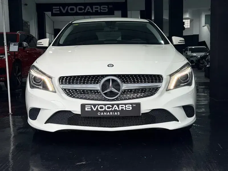 Usado Mercedes CLA220 177 CV (130 kW) 2017 Blanco Berlina