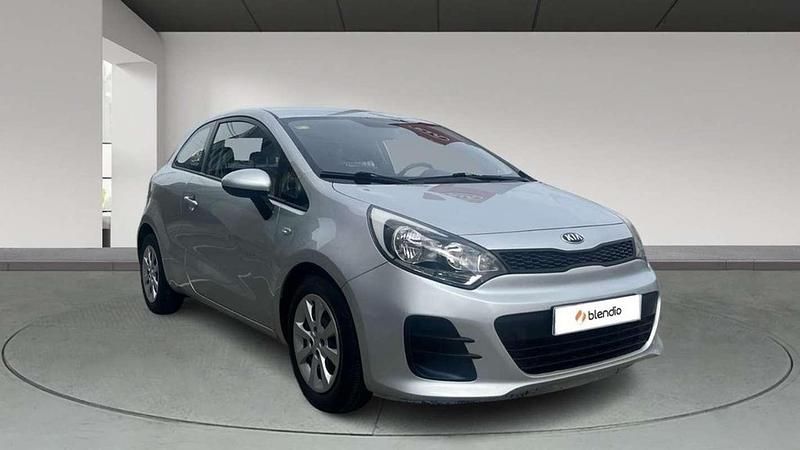 Usado Kia Rio 84 CV (61 kW) 2016 Plateado Utilitario