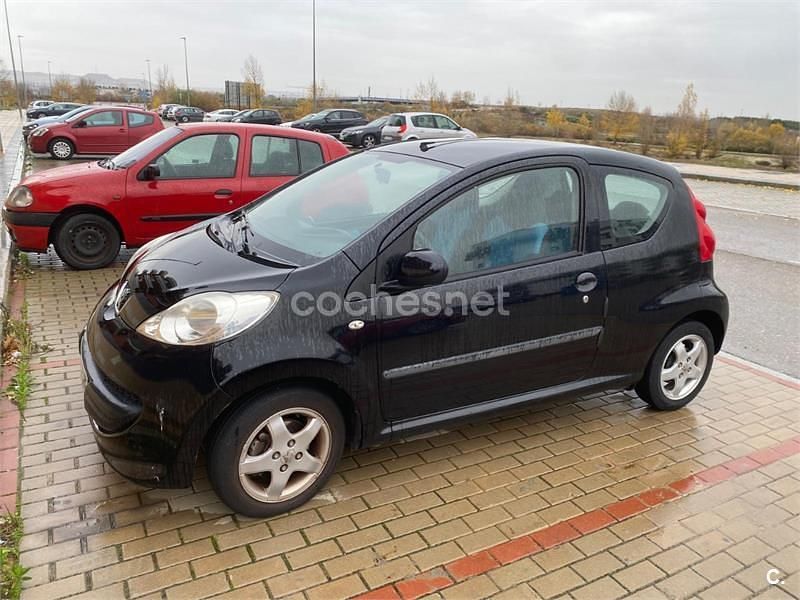 Negro Usado 2008 Peugeot 107 Utilitario | 4700 € (Buen precio) - Imagen 1/4