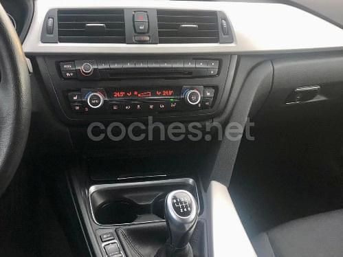 Usado BMW 318 143 CV (105 kW) 2014 Negro Familiar