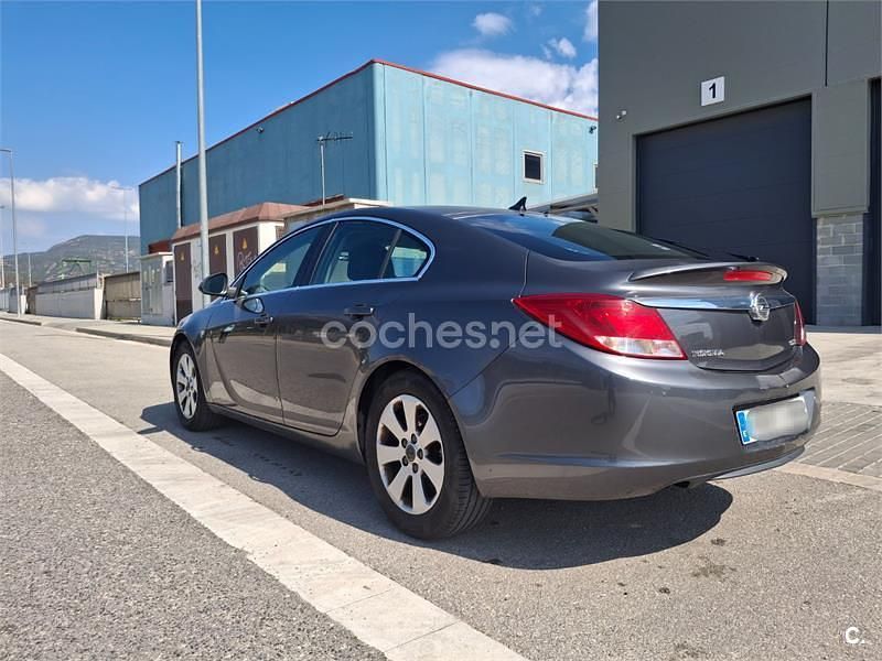 Usado Opel Insignia Edition 130 CV (95 kW) 2010 Negro Berlina