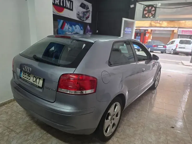 Usado Audi A3 Ambition 140 CV (102 kW) 2003 Gris / plata Utilitario