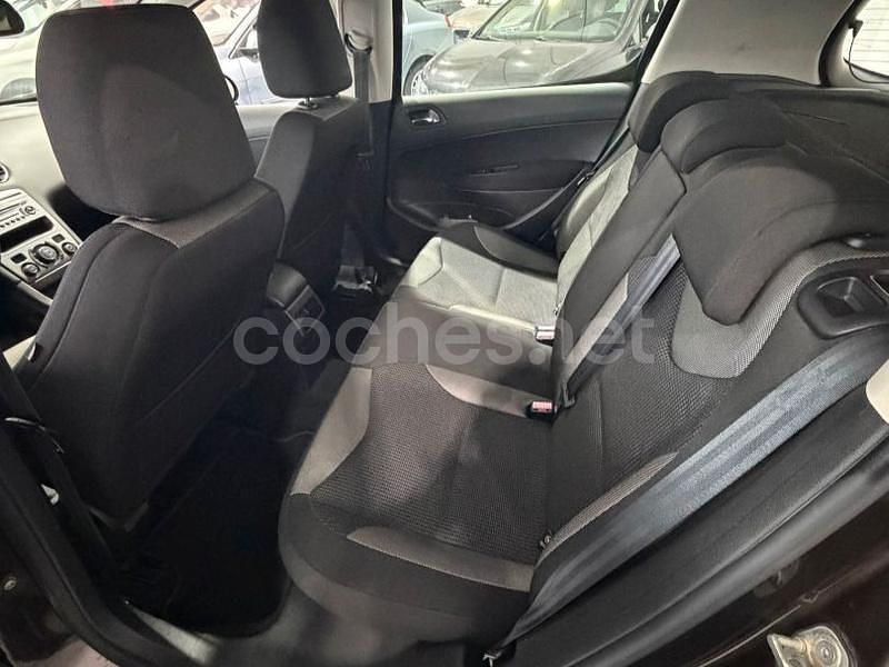 Usado Peugeot 308 Active 112 CV (82 kW) 2012 Marrón Berlina